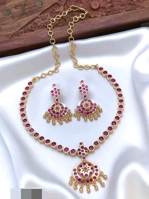 Premium Quality Necklace With FRee Earring